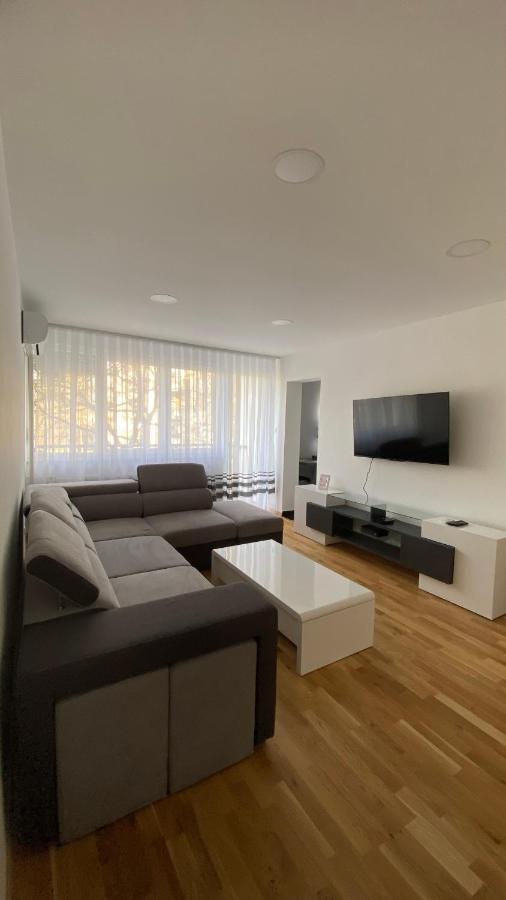 M.B.A. Apartments คาร์โลวัตส์ ภายนอก รูปภาพ